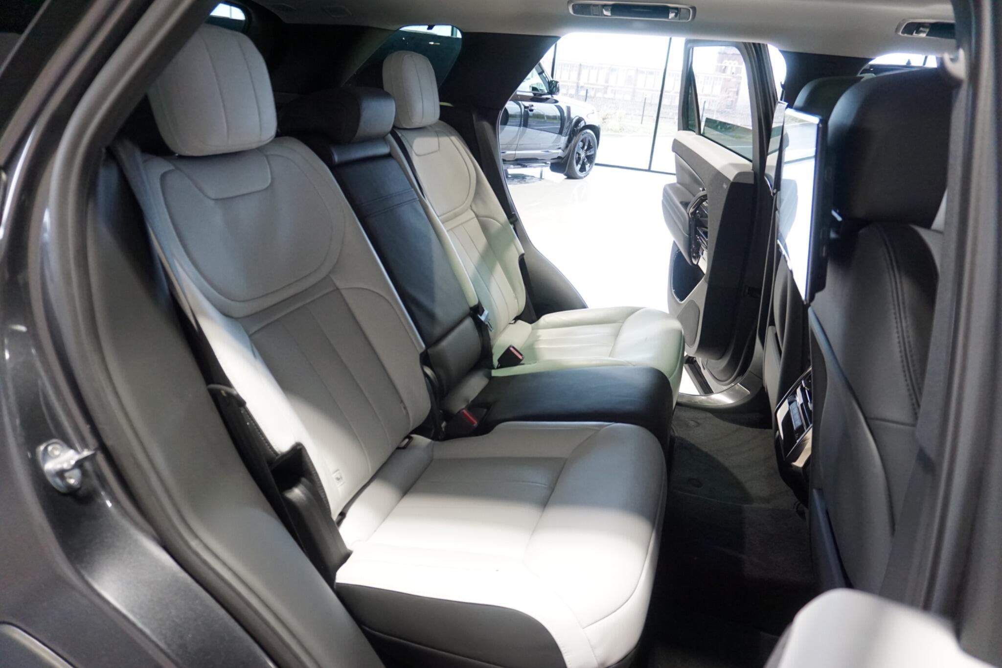 Land Rover Range Rover Sport 3.0 D300 MHEV Dynamic SE SUV 5dr Diesel Auto 4WD Euro 6 (s/s) (300 ps)